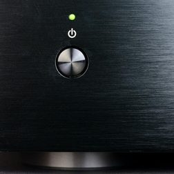 Denon AVR 4520ci AV receiver bottom front corner