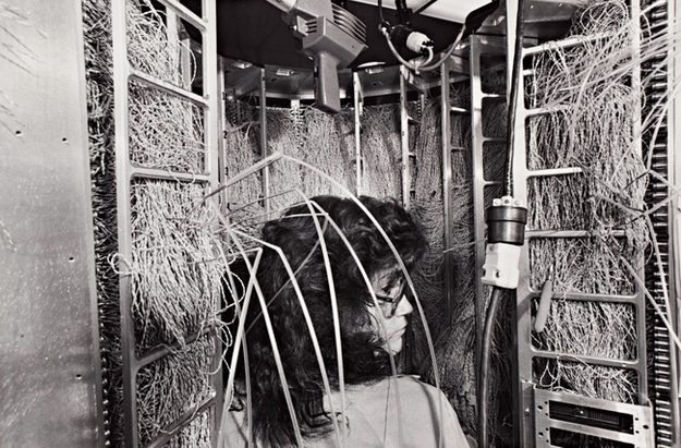 Friedlander_woman_wires