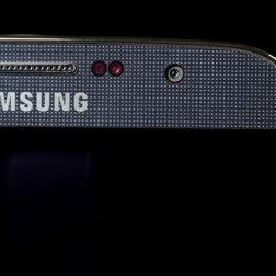 Samsung Galaxy Mega 6.3 top corner macro