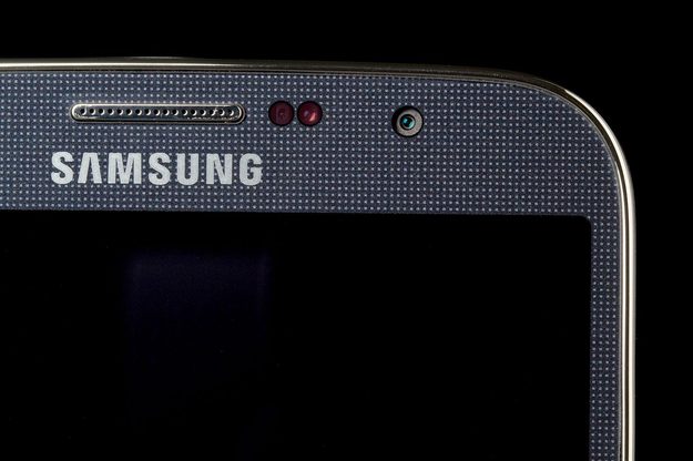 Samsung Galaxy Mega 6.3 top corner macro