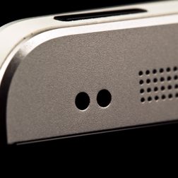 htc one front right
