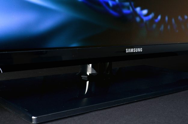 samsung un32eh4003 32 inch tv display stand logo macro