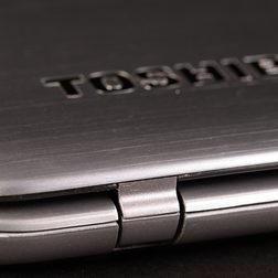 toshiba 840t laptop hinge macro