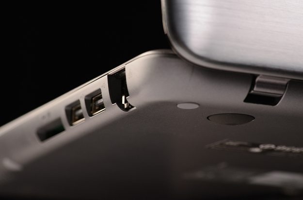 toshiba 840t laptop left ports macro