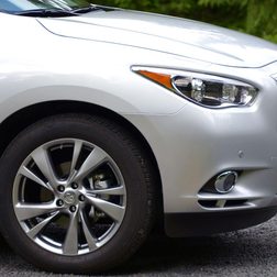 2013 Infinity JX35 exterior front right macro