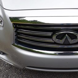 2013 Infinity JX35 exterior grill macro