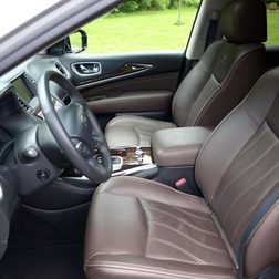 2013 Infinity JX35 interior front