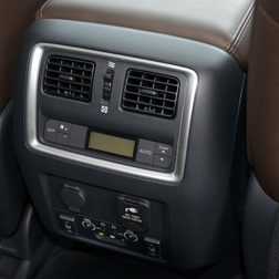 2013 Infinity JX35 interior rear climate control