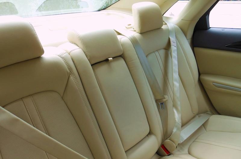2013 Lincoln MKZ Hybrid interior back