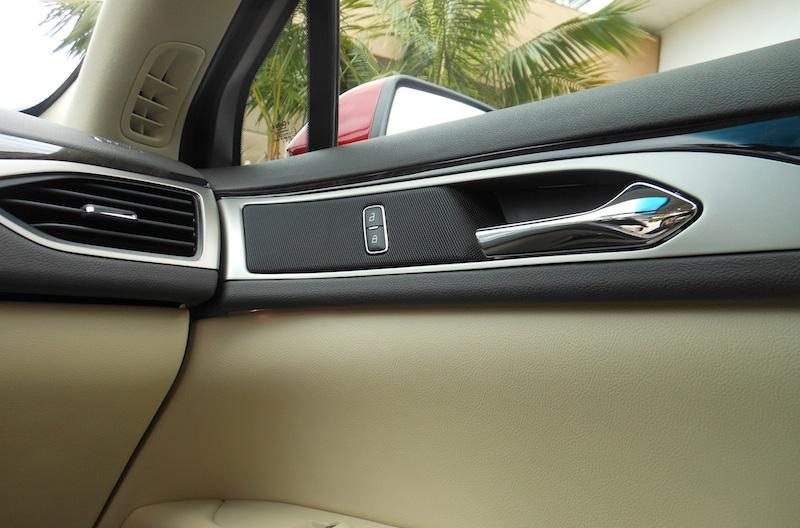2013 Lincoln MKZ Hybrid interior door