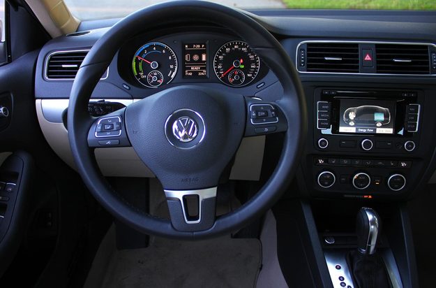 2013 volkswagen jetta hybrid sel interior driver side view