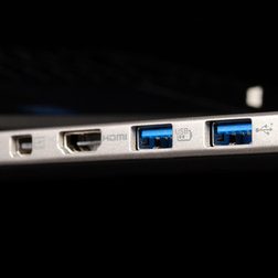 Acer Aspire R7 ports macro