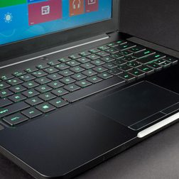 Blade laptop review keyboard and trackpad