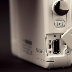 Canon PowerShot N right side port macro