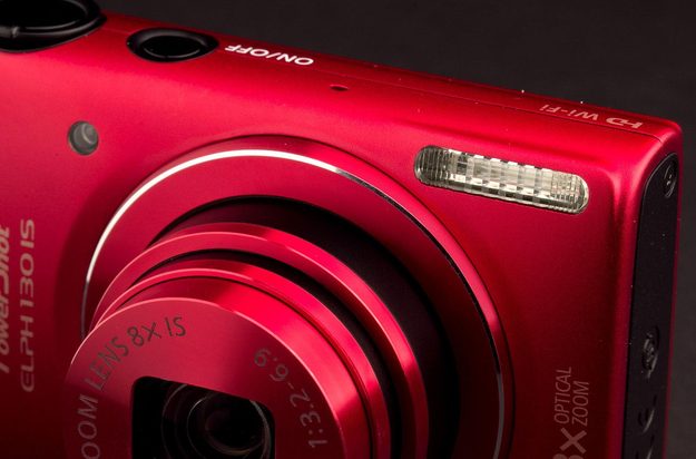 Canon Powershot ELPH 130IS zoom lens and flash macro