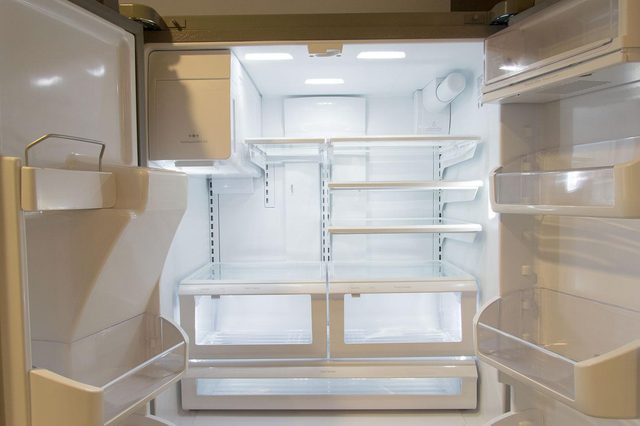Frigidaire FGHF2366PF open 2