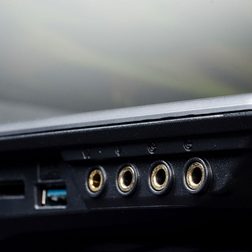 MSI GX70 gaming laptop audio ports