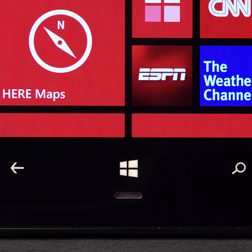 Nokia Lumia 928 front bottom macro