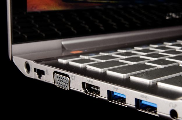 Samsung ATIV Book 8 Chronos 7 macro left ports angle two