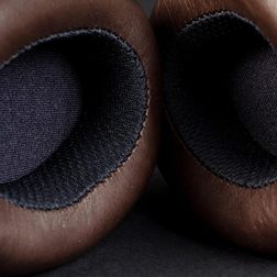 sennheiser momentum review earcups closeup