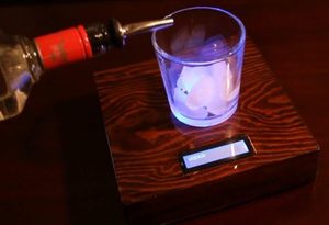 barman-pouring-vodka