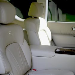 2013 Infiniti QX56 review back seats
