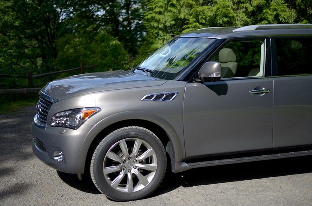 2013 Infiniti QX56 review front section angle