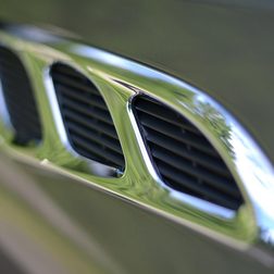 2013 Infiniti QX56 review spoiler