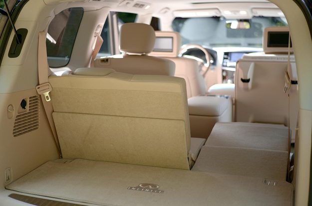 2013 Infiniti QX56 review trunk