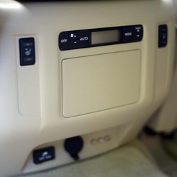 2013 Infiniti QX562013 interior rear climate control
