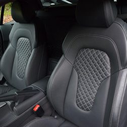 2014 Audi R8 V10 seats