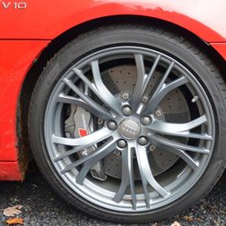 2014 Audi R8 V10 wheel macro
