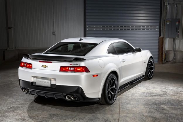 2014 Chevrolet Camaro Z/28 rear three quarter