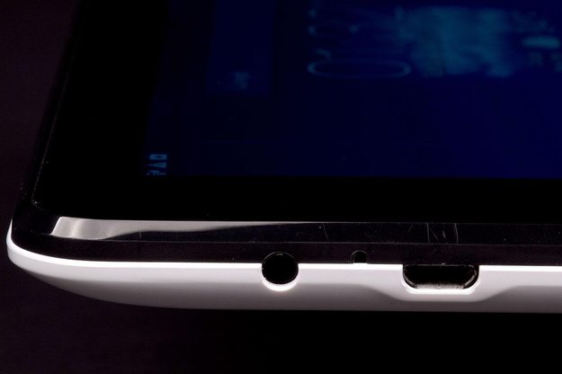 ASUS MemoPad HD7 side ports