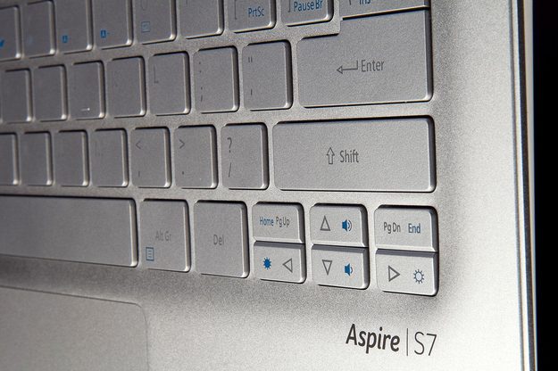Acer Aspire S7 392 6411 keyboard angle