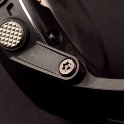 garmin fenix review hinge close up