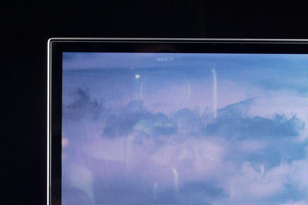 LG 55LA8600 LED TV top screen corner