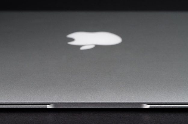 MacBook Air 2013 review lid closed closeup