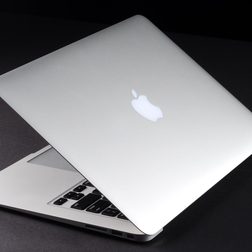 MacBook Air 2013 review lid open angle