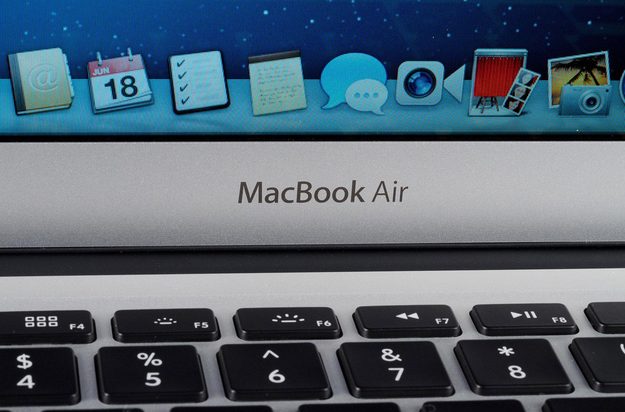 MacBook-Air-2013-review-logo