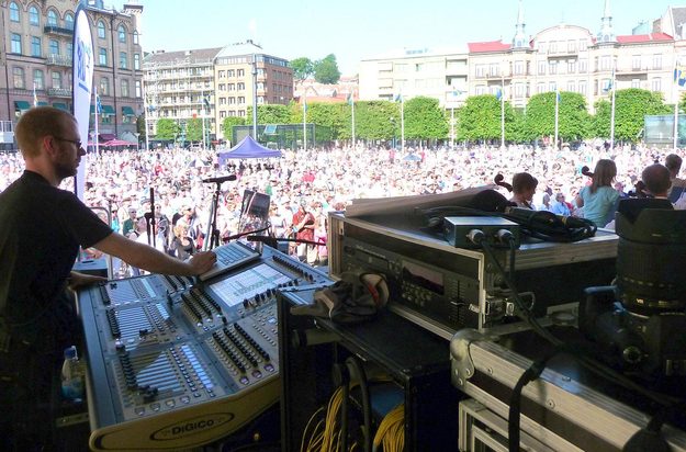 Pro sound with iPads mixing console