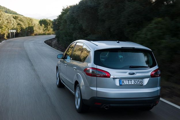 2013 Ford S-Max rear three quarter