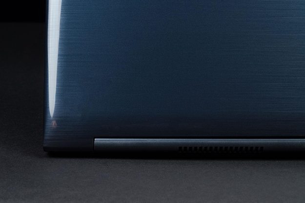 Samsung Ativ Book 9 Lite back corner