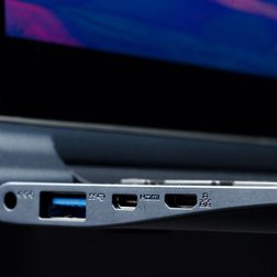 Samsung Ativ Book 9 Lite left ports