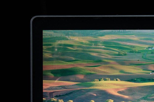Samsung Ativ Book 9 Lite screen corner macro