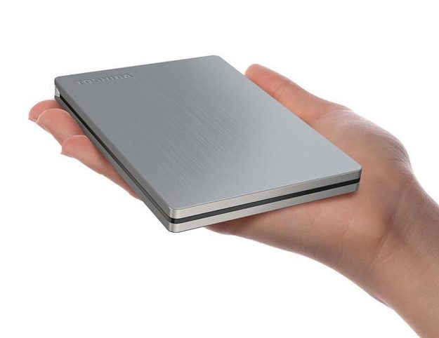 Toshiba Canvio Slim 2_hand