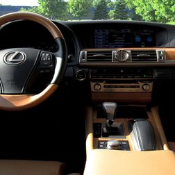 2013 Lexus LS600h L front drivers