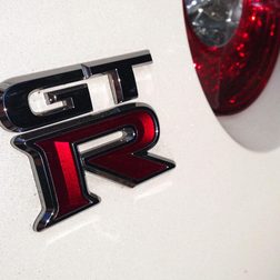 2013 Nissan GT R logo