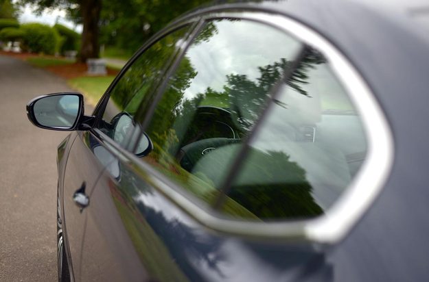2014 Kia Cadenza exterior driver side mirror macro