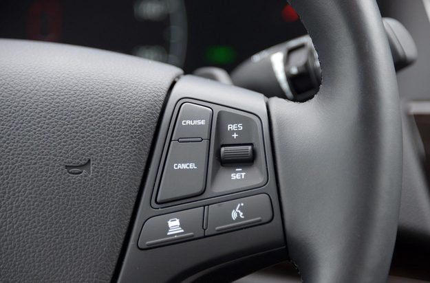 2014 Kia Cadenza interior steering wheel controls right macro